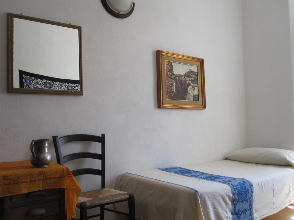 Campi Elisi B&B Сасари Стая снимка
